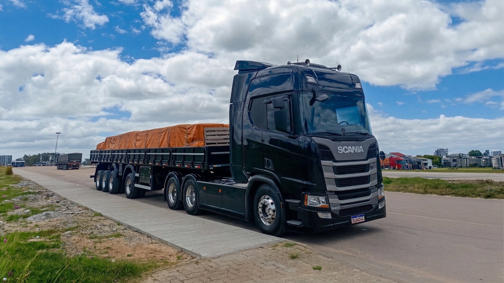 Carreta LS grade baixa Scania preto